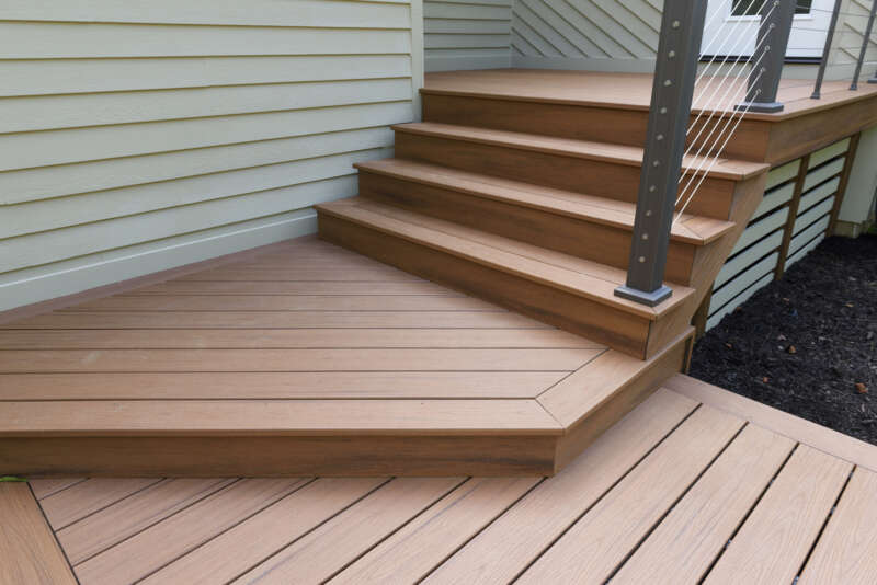 Bullnose edge composite decking - Assured Composite